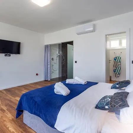 Aurus - Luxury 5 Bedroom Villa *