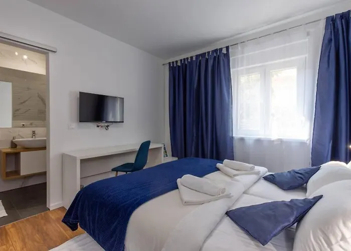 Aurus - Luxury 5 Bedroom Willa