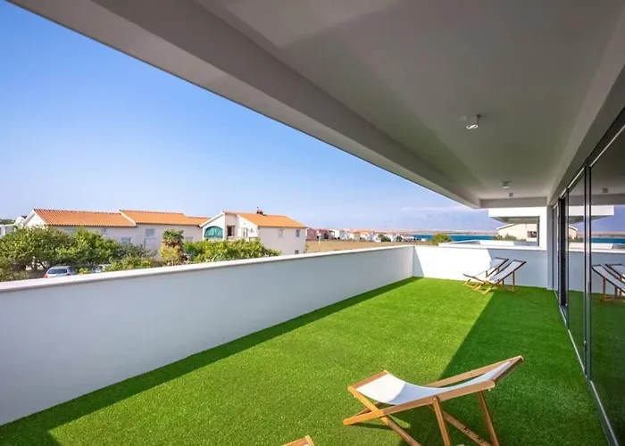 Aurus - Luxury 5 Bedroom Willa