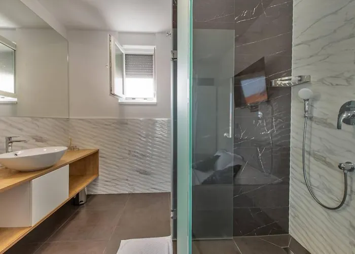 Aurus - Luxury 5 Bedroom Willa *