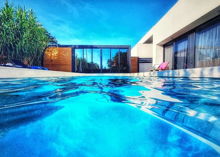 Aurus - Luxury 5 Bedroom *