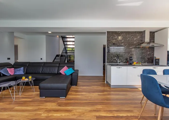 Aurus - Luxury 5 Bedroom Vir