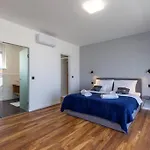 Aurus - Luxury 5 Bedroom *