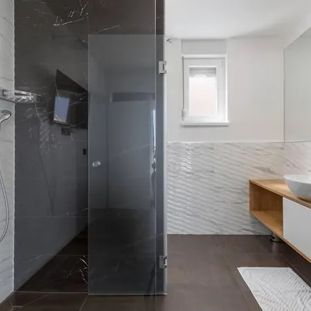 Aurus - Luxury 5 Bedroom Vir