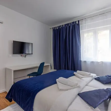 Aurus - Luxury 5 Bedroom Villa