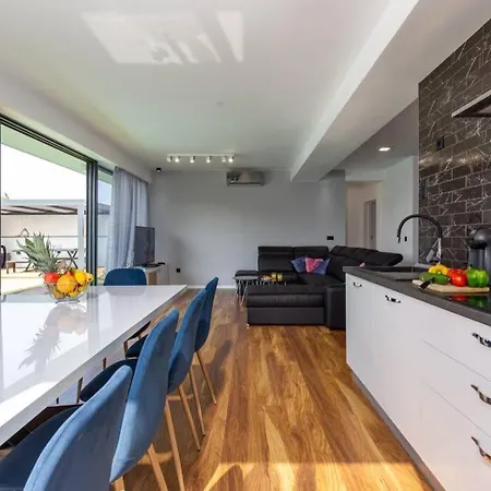 Aurus - Luxury 5 Bedroom Vir