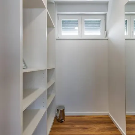 Villa Aurus - Luxury 5 Bedroom Vir