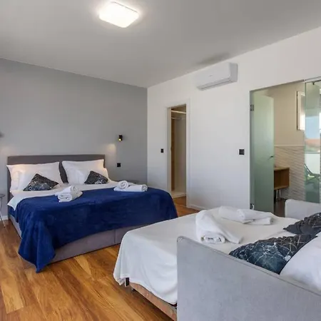 Aurus - Luxury 5 Bedroom Vir