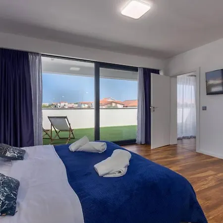 Aurus - Luxury 5 Bedroom Vir