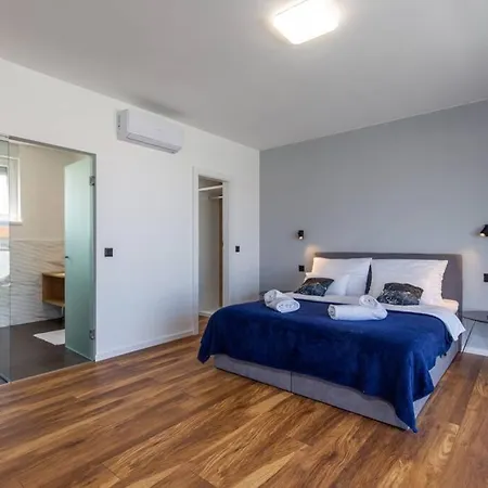 Aurus - Luxury 5 Bedroom *