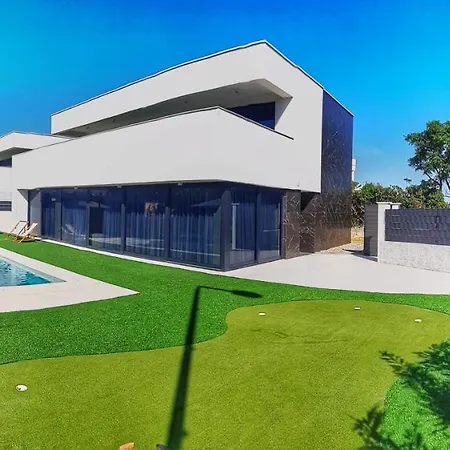 Villa Aurus - Luxury 5 Bedroom *