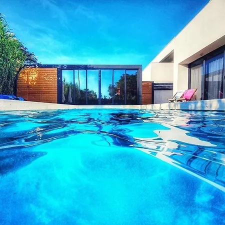 Aurus - Luxury 5 Bedroom *