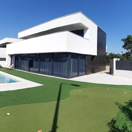 Aurus - Luxury 5 Bedroom *