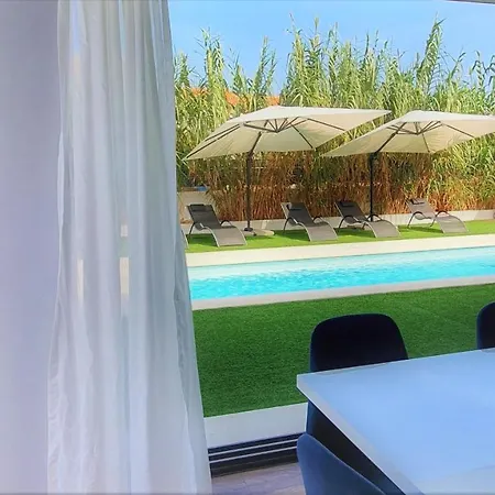 Aurus - Luxury 5 Bedroom Villa Vir