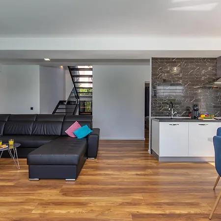 Aurus - Luxury 5 Bedroom Vir