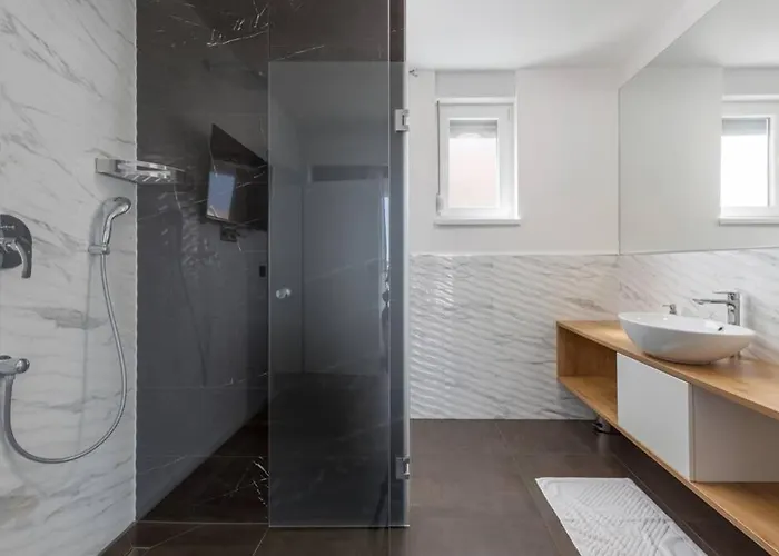 Aurus - Luxury 5 Bedroom Vir