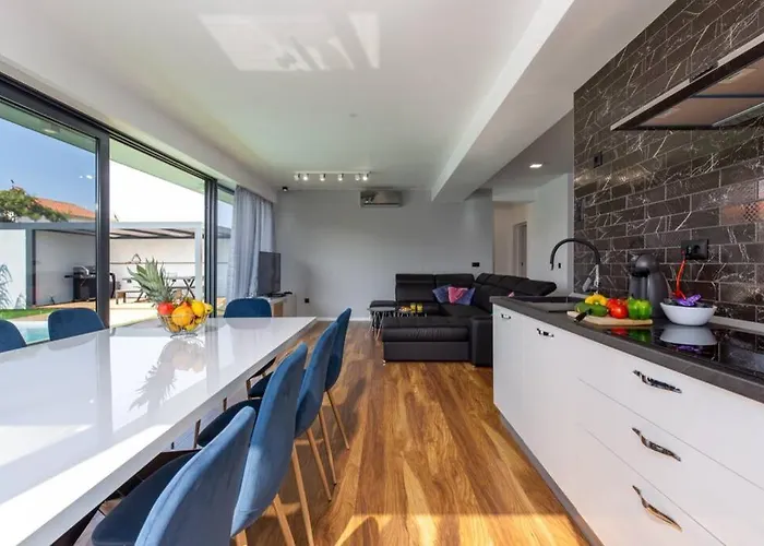 Aurus - Luxury 5 Bedroom Vir