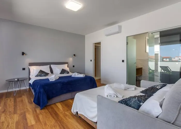 Aurus - Luxury 5 Bedroom Vir