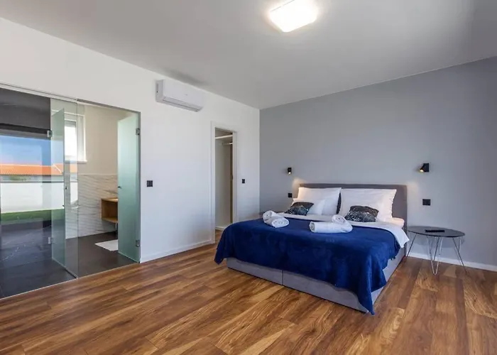 Aurus - Luxury 5 Bedroom *