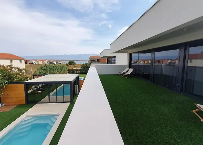 Aurus - Luxury 5 Bedroom Villa Vir